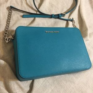 NWT PRICE DROP! MK Cross Body! 💕 Fast shipping!🔥